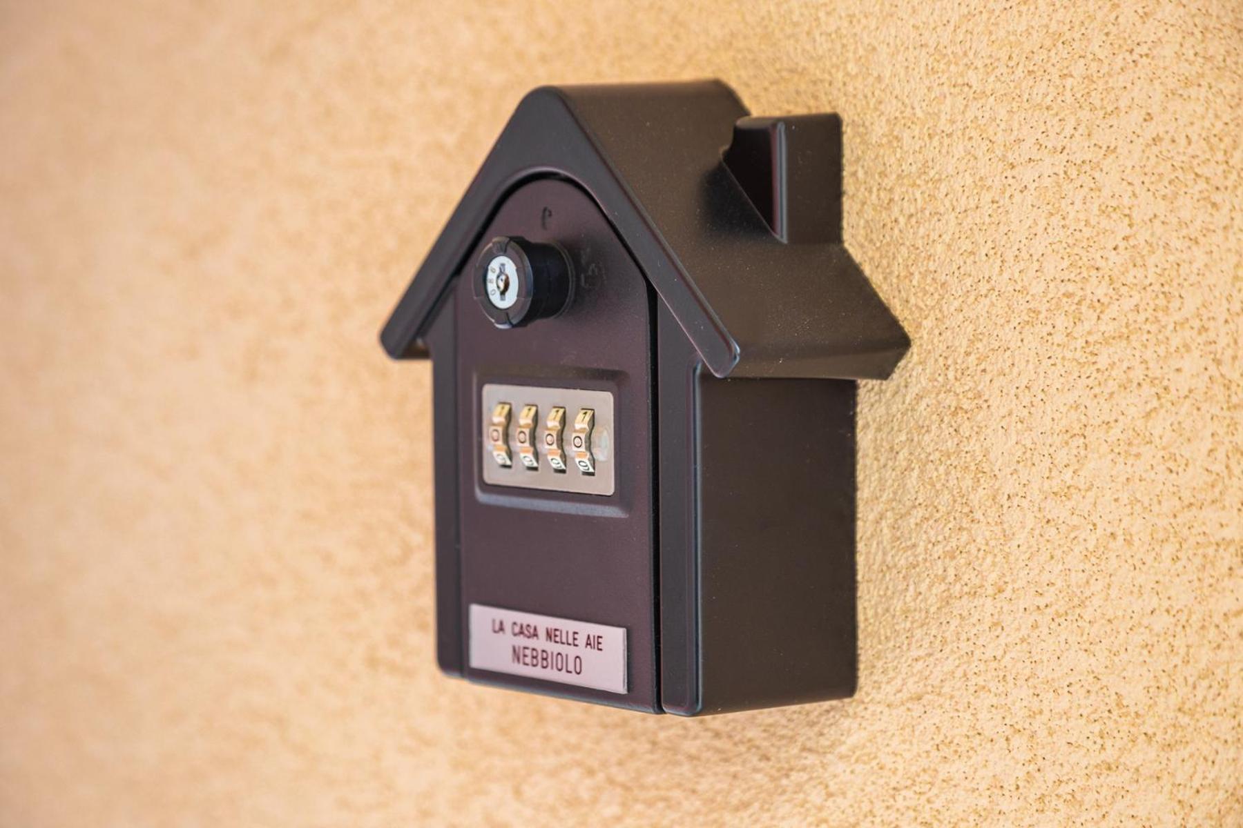 La Casa Nelle Aie - Appartamento Nebbiolo - Free Wifi E Ac La Morra Buitenkant foto